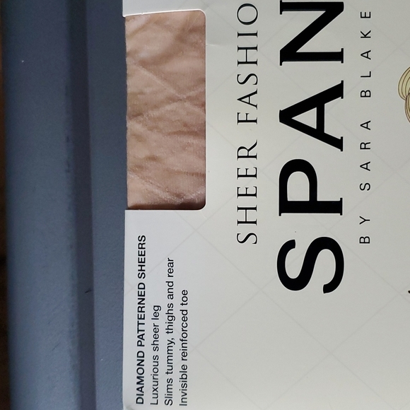 New! Spanx diamond patterned sheers in nude, size D. - Picture 3 of 5